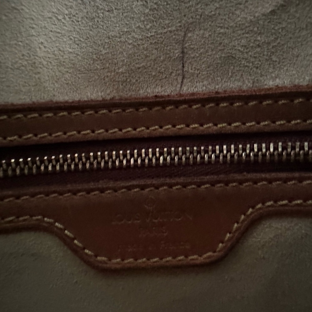 Louis Vuitton Looping MM Monogram Shoulder Bag - Picture 7 of 7